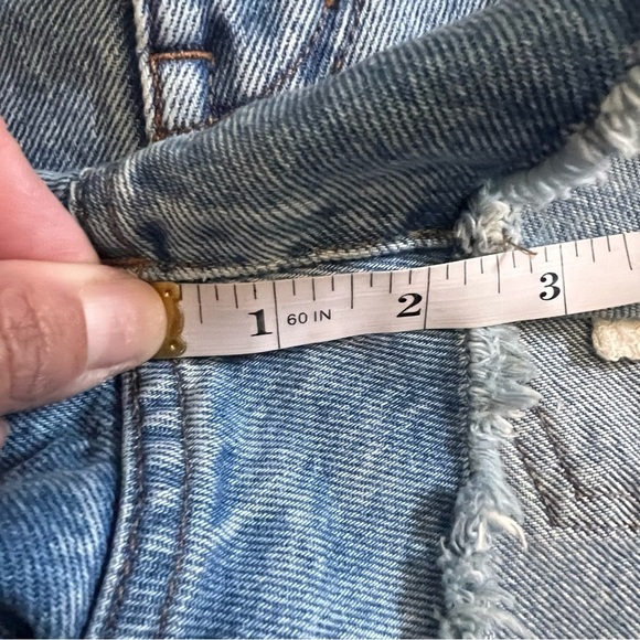 Madewell Low Rise Boyfriend Shorts in Glendora Wash, raw hem, size 29 - Picture 12 of 12